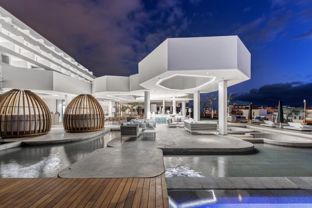 Hospitality & Hotels